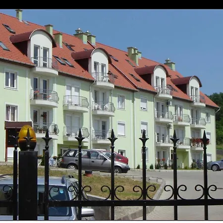 Pearl Apartman * Eger